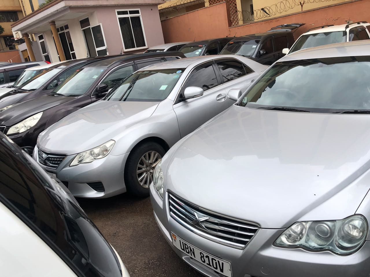 2011 Toyota Mark X thumbnail 2